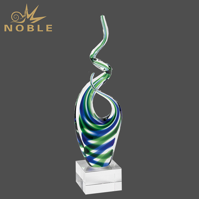 149---038 BD-GW564-HR Atlantic Swirl Artglass Award