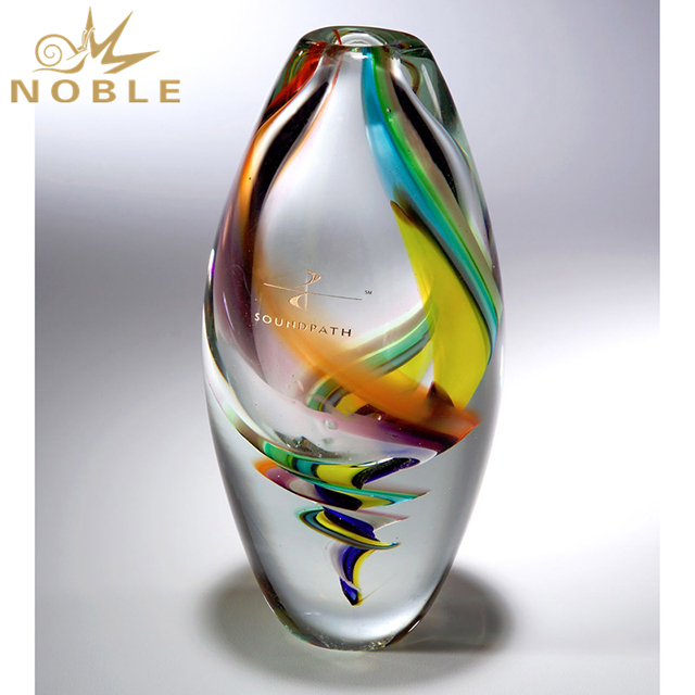 228---043 This art glass sculpture is impressive, substantial, and beautiful. It is the perfect medium with which to reward. 4 x 8.75 x 4