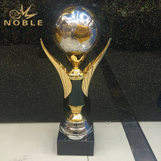 New Fashion Unique Sports Metal Trophy with Ball on The Top