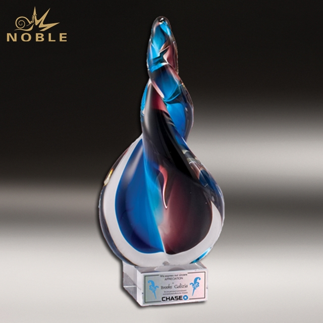 265---creative-artistic-trophy-awards-32q4sC