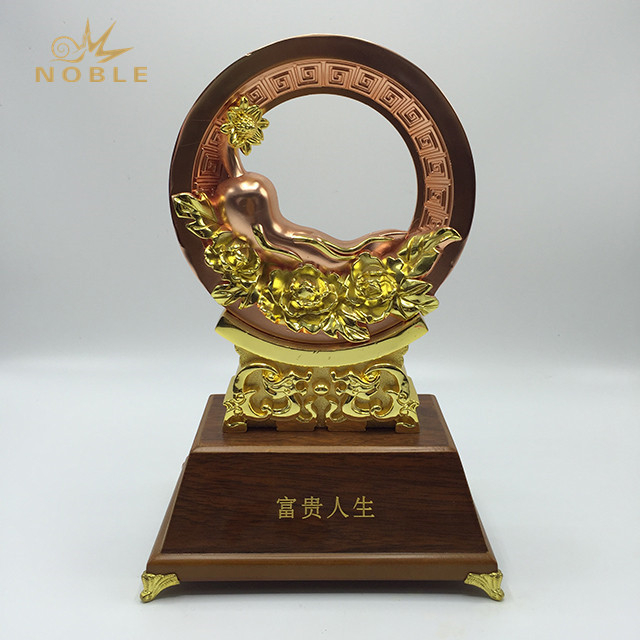 Metal Home Decoration Gift on Wood Base