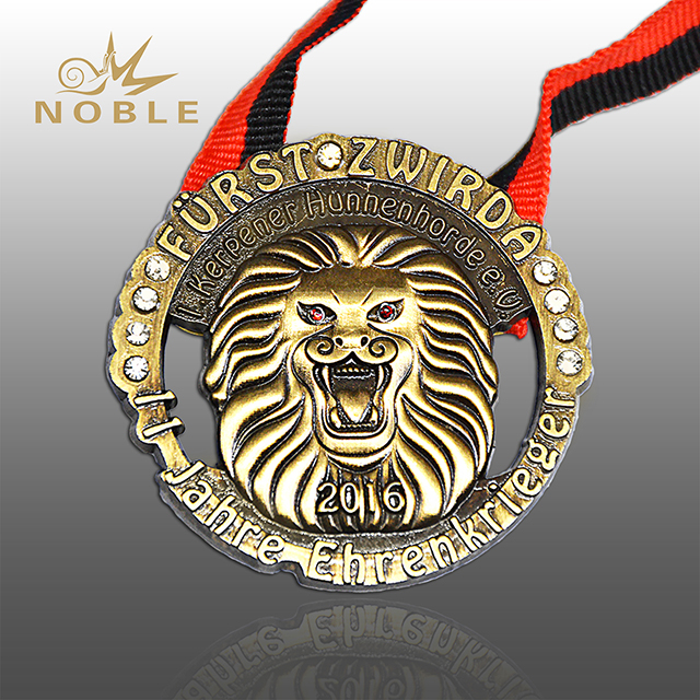3d Lion Medal With Crystal Diamond