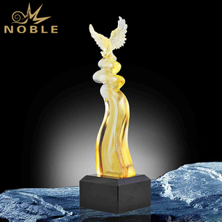 Gold Eagle Liuli Art Glass Award