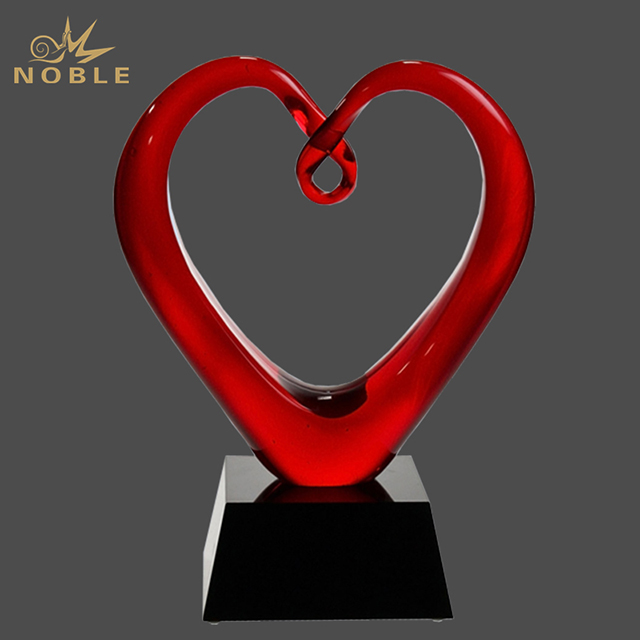 217---032 TM-G1610-HR Heart of Life Artglass Award