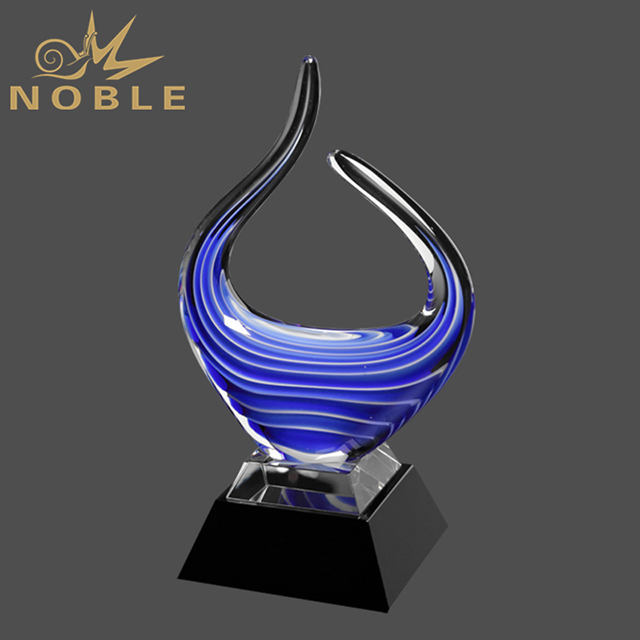158---046 CD-7251-HR Blue Reflections Crystal Artglass Award
