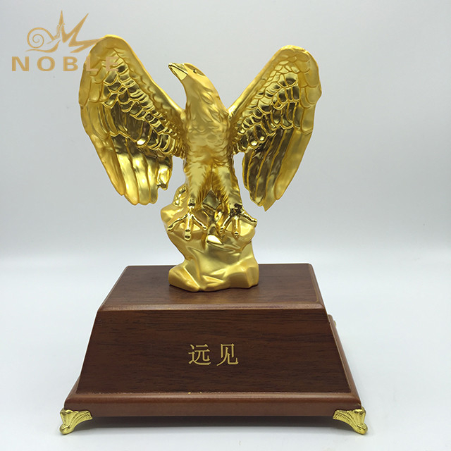 New Decorative Metal Eagle Trophy with Wooden Base