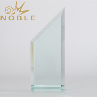  Zenith Series Pinnacle Acrylic Award with Green Tint And Grooved Bottom Facet