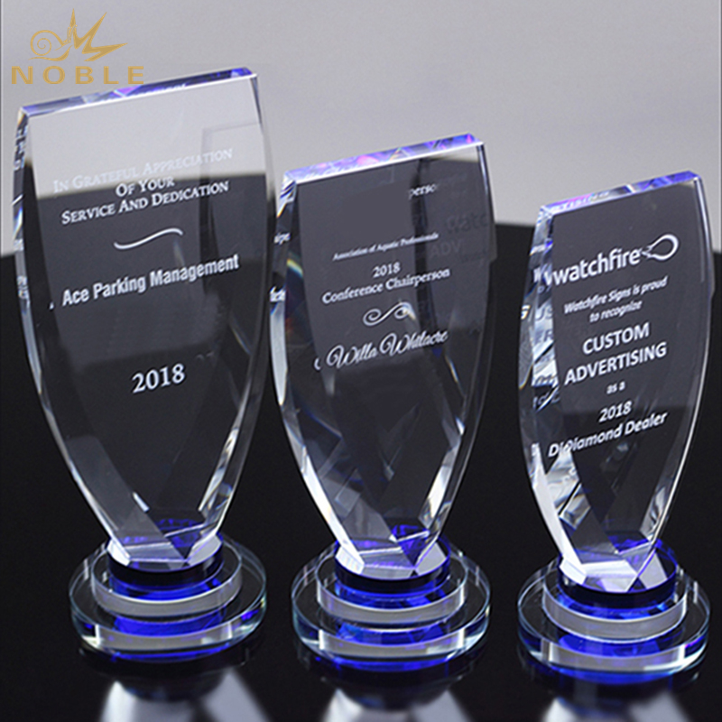731---0022830_executive-crystal-award