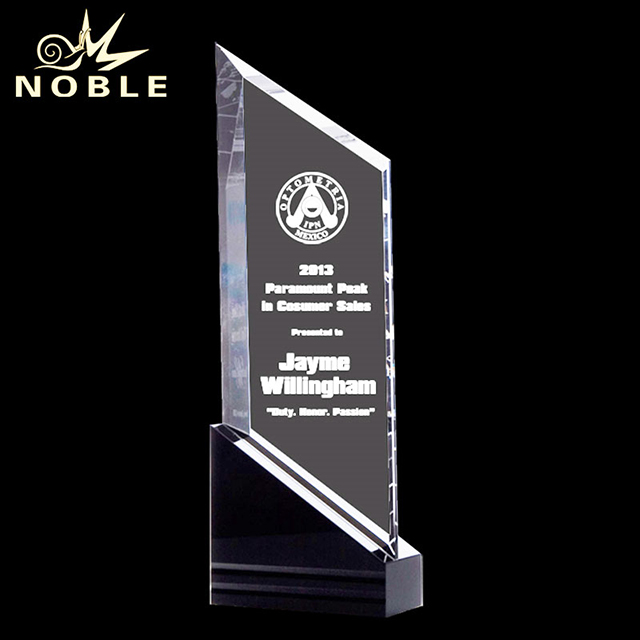 741---20180516-006 Crystal Rising Sail Award