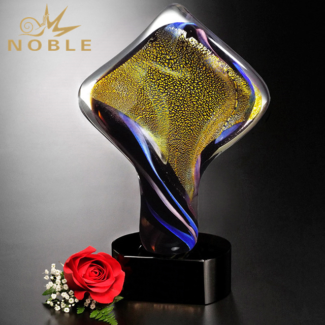 224---038 GOLDEN TWIST AWARD