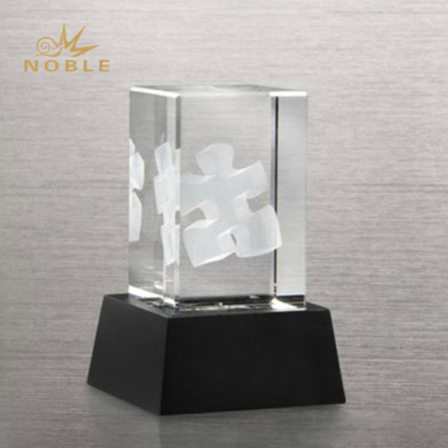 368---2A-BDV001 3-D Crystal Trophy - Essential Piece 001