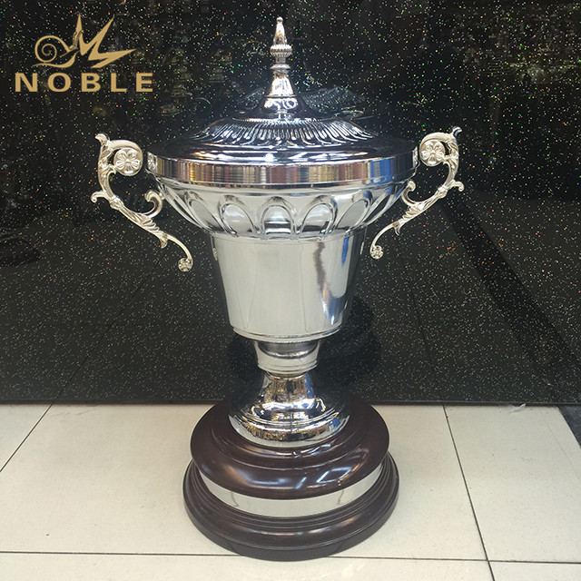 New Fashion Unique Sports Metal Trophy with Wooden Base