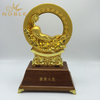 New Fashion Decorative Metal Trophy with Wooden Base