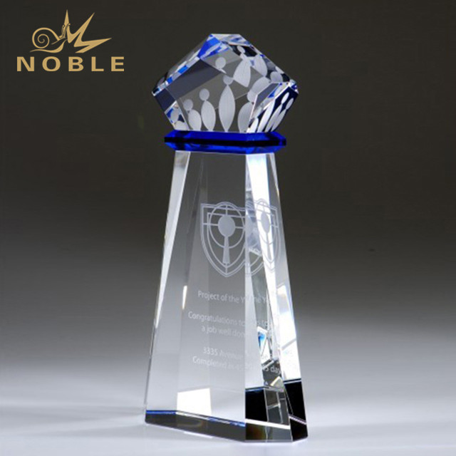 NB-CAW352---2A-AA039 CROWN ACHIEVEMENT CRYSTAL AWARD