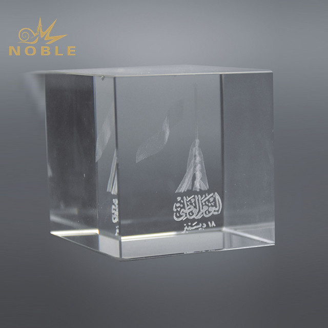 Wholesale 3D Laser Engraved Crystal Cube 