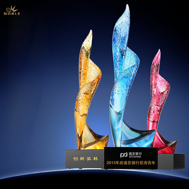 Corporate Gifts Liuli Trophy with Crystal Base