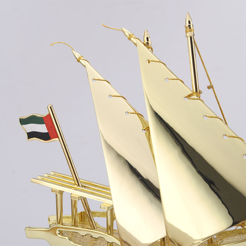 High Quality Customized Gold Metal UAE Ship Business Gift Custom Logo Achievement Trophy Awards Souvenir
