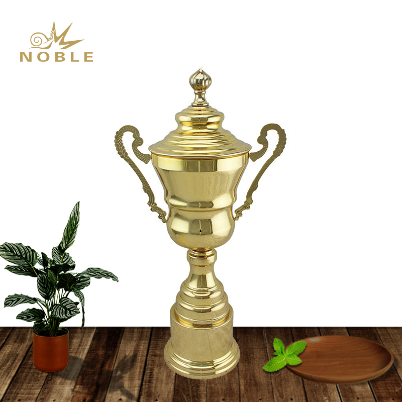 Luxury Design Best Selling Shiny Gold Metal Teamwork Trophy