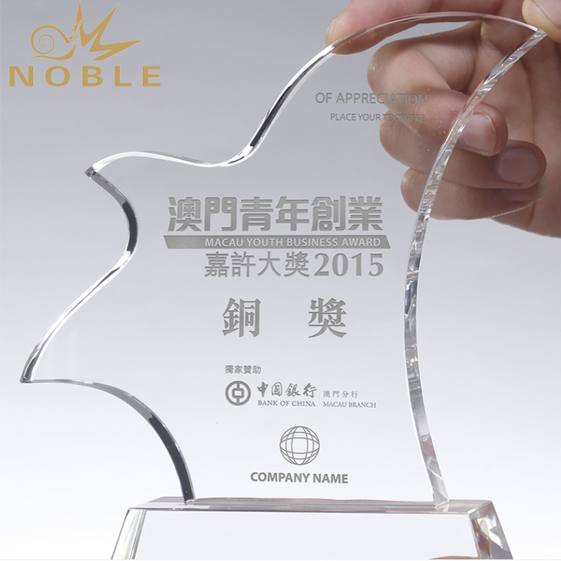 High Quality Custom Engraving Flying Bird Crystal Custom Trophy