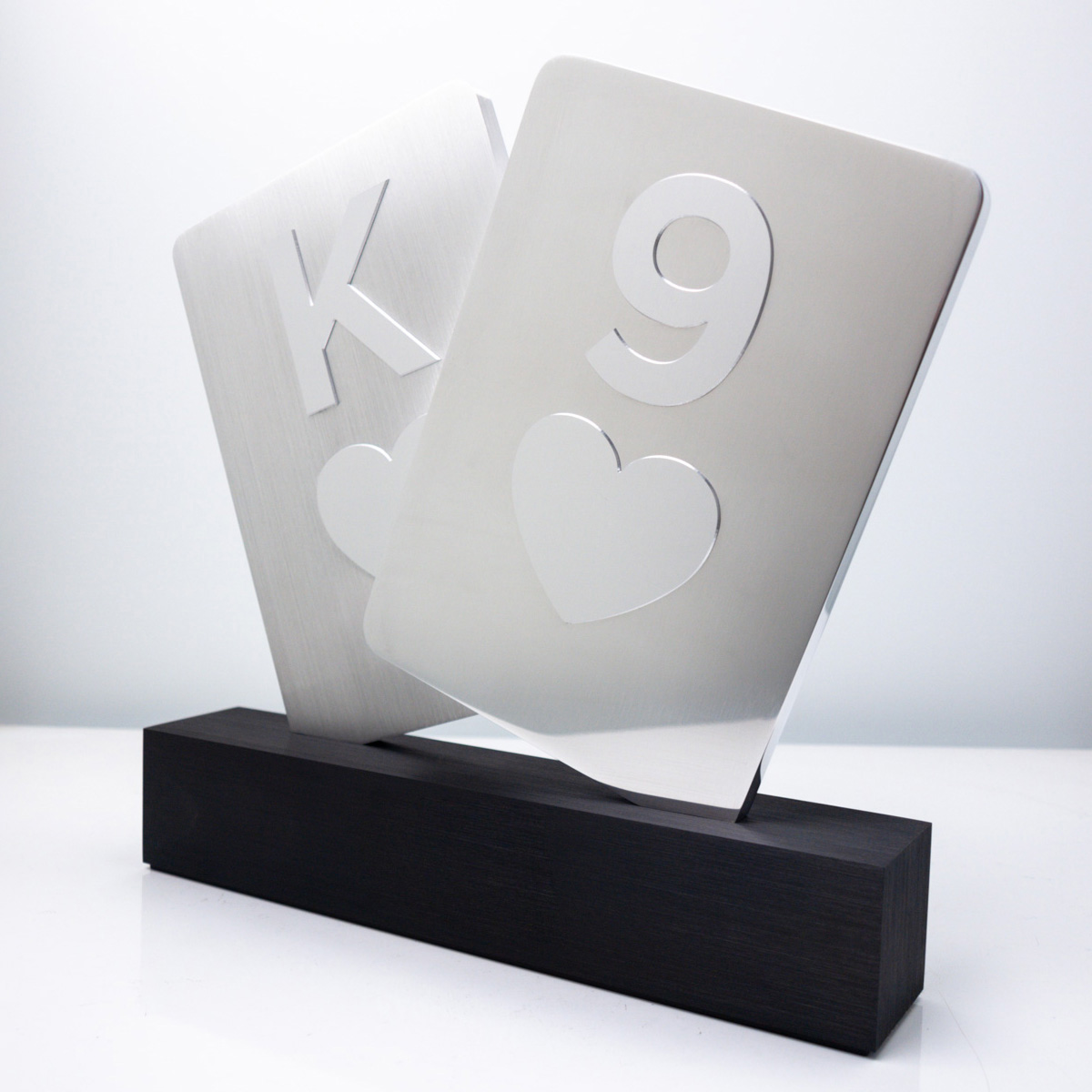 High Quality Manufacturer Custom Shaped Layered Metal Sports Gift Custom Bespoke Logo Brushed Finish Poker Trophy Awards Craft