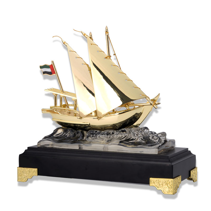 High Quality Customized Gold Metal UAE Ship Business Gift Custom Logo Achievement Trophy Awards Souvenir