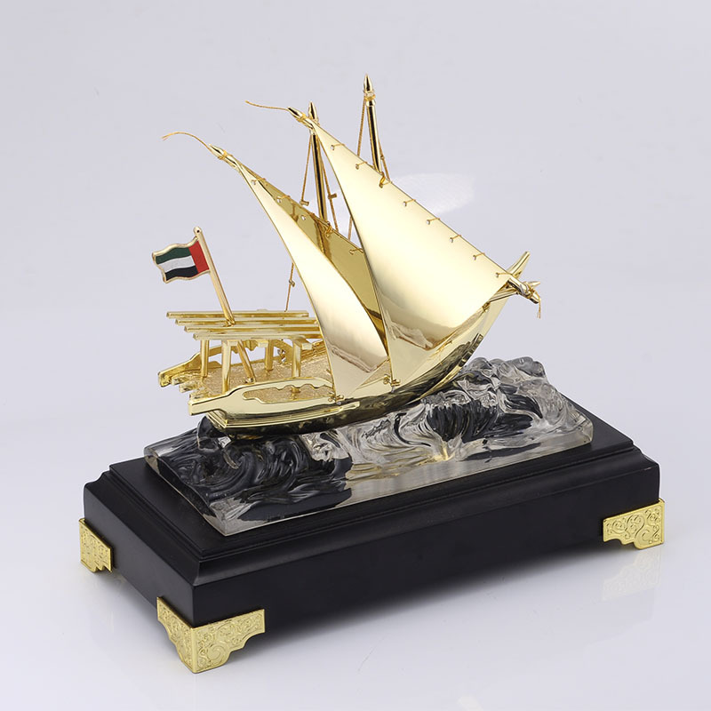 High Quality Customized Gold Metal UAE Ship Business Gift Custom Logo Achievement Trophy Awards Souvenir