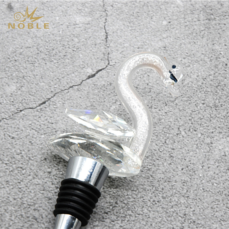High Quality Food Grade Personalized Design K9 Crystal Swan Wine Whisky Bottle Stopper for Wedding Souvenirs 