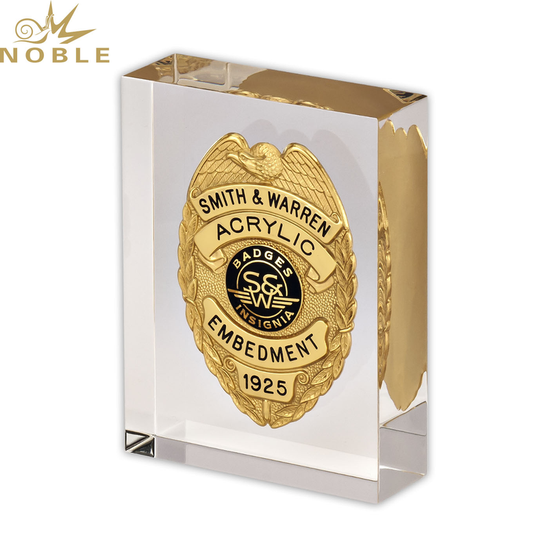Hot Selling Acrylic Lucite Embedment Gifts Metal Badge Acrylic Display Block Paperweight