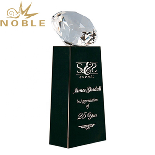  New Design Best Selling Custom Diamond Crystal Award on Black Base