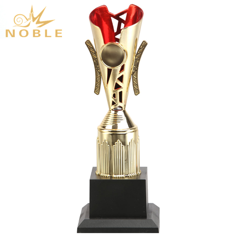 Popular High Quality Custom Plastic Cup Trophy with Red Desgin 