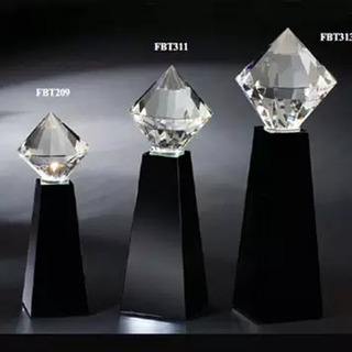  Hot Selling New Design Custom Award Crystal Diamond Trophy