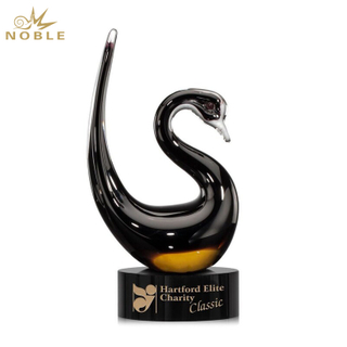 Noble Manufacturer Crystal Art Glass Swan On Black Crystal Base Trophy Award Custom Logo Business Gift Hand Craft