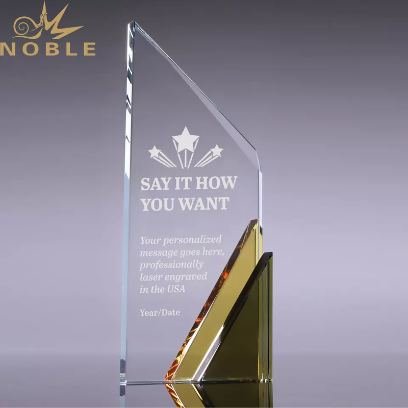  High Quality Custom Optical Crystal Peak Award with Gold Corner Base