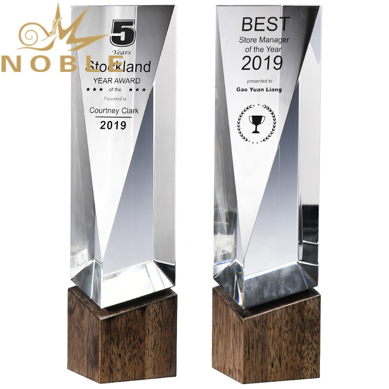 New Design Custom Cube Crystal Award Trophy with Wooden Base