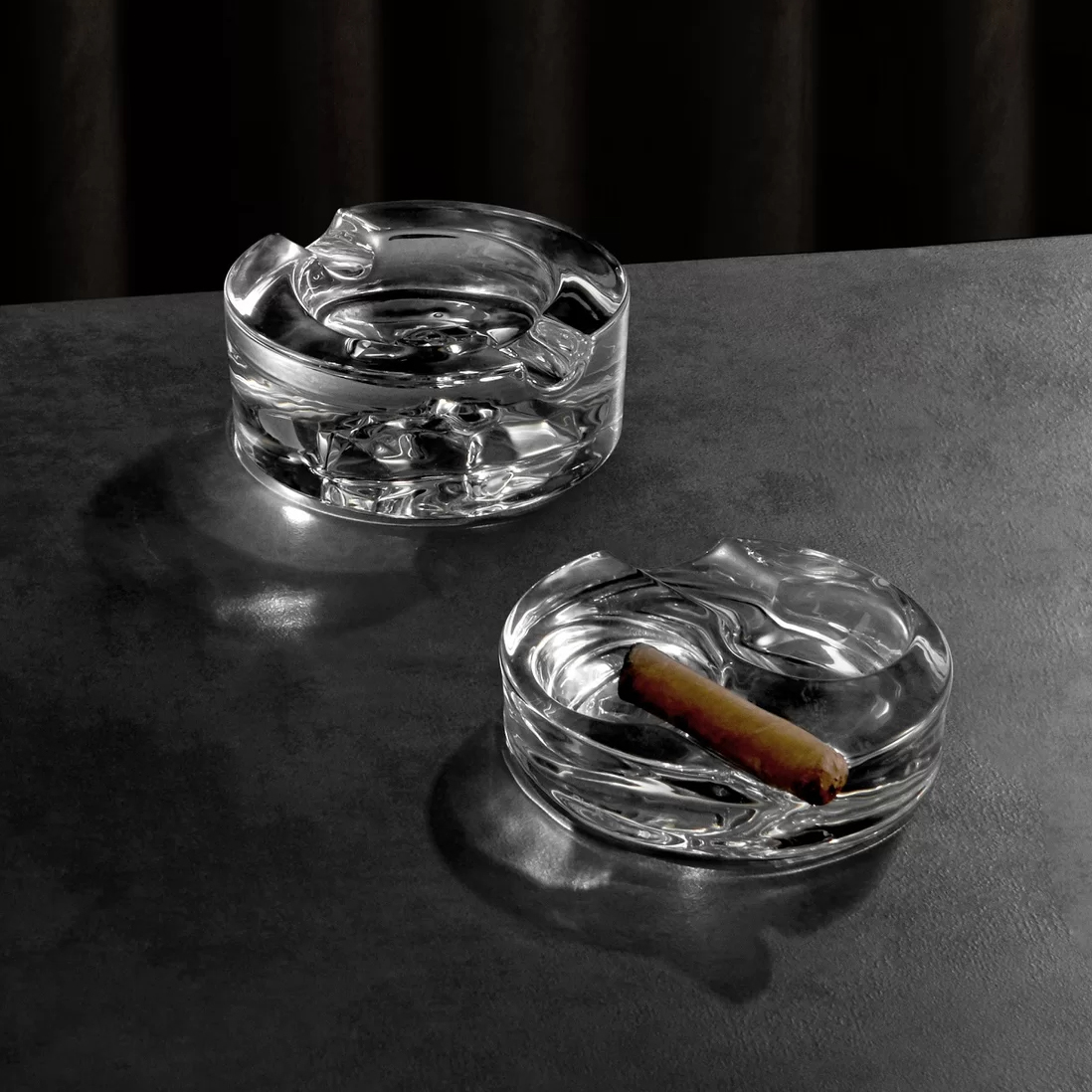 Noble Crystal Glass Colors Optical Crystal Award Trophy Award Custom Logo Business Office Gift Ashtray Hand Craft