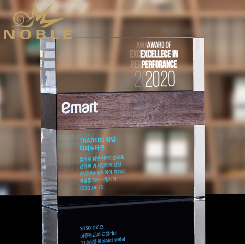 New Design Custom Engraving K9 Crystal Cube Award with Wooden
