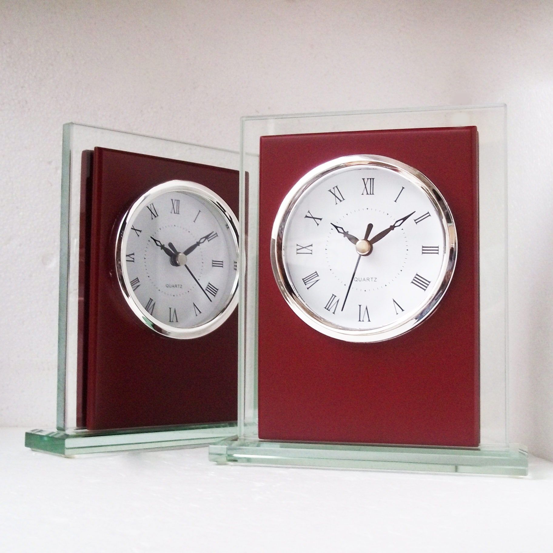 Noble Manufacturer Jade Glass Clock With Red wooden Business Gift Customized Bespoke Logo Office Decoration Trophy Award Hand Craft Desk Gift
