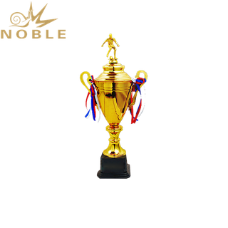 Metal Custom Sports Soccer Cup Trophy with Soccer Player Figurine