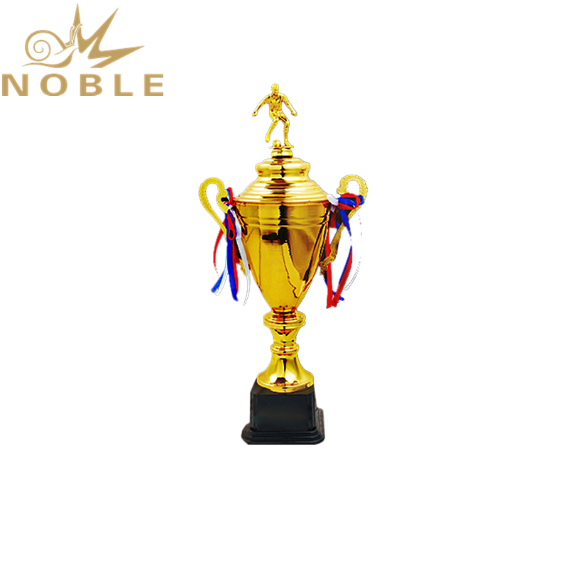 Metal Custom Sports Soccer Cup Trophy with Soccer Player Figurine