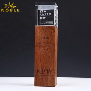 Noble New Design Custom Crystal Cube Wood Award Trophy