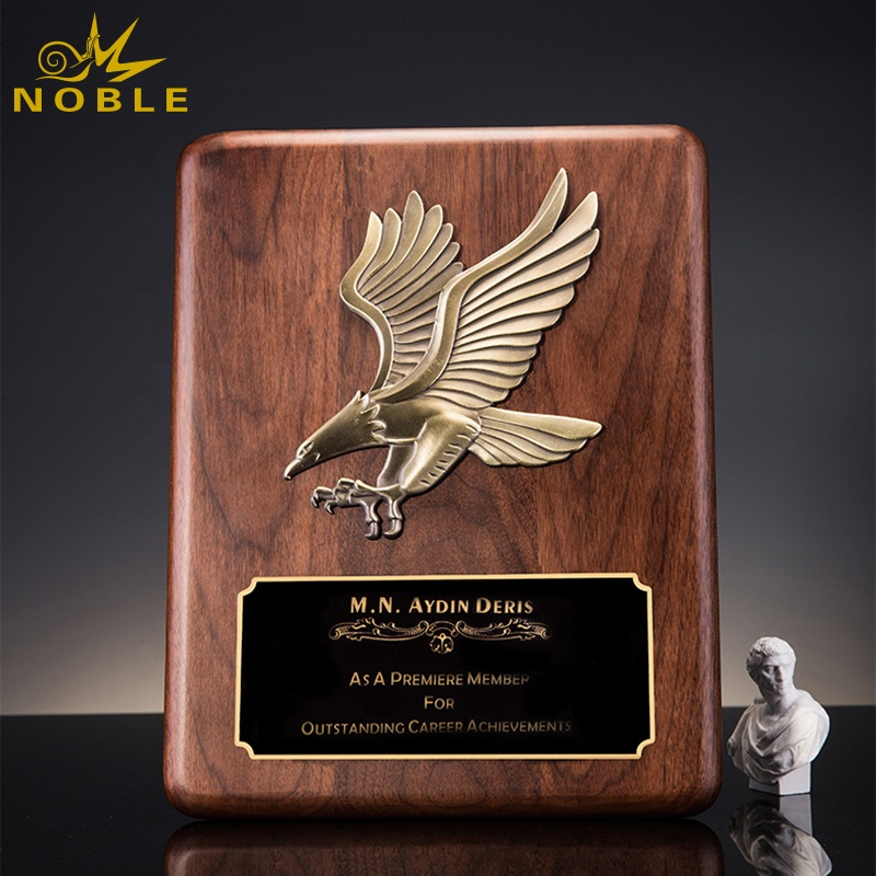  New Design Solid Wooden Metal Eagle Wood Plaque Trophy for America