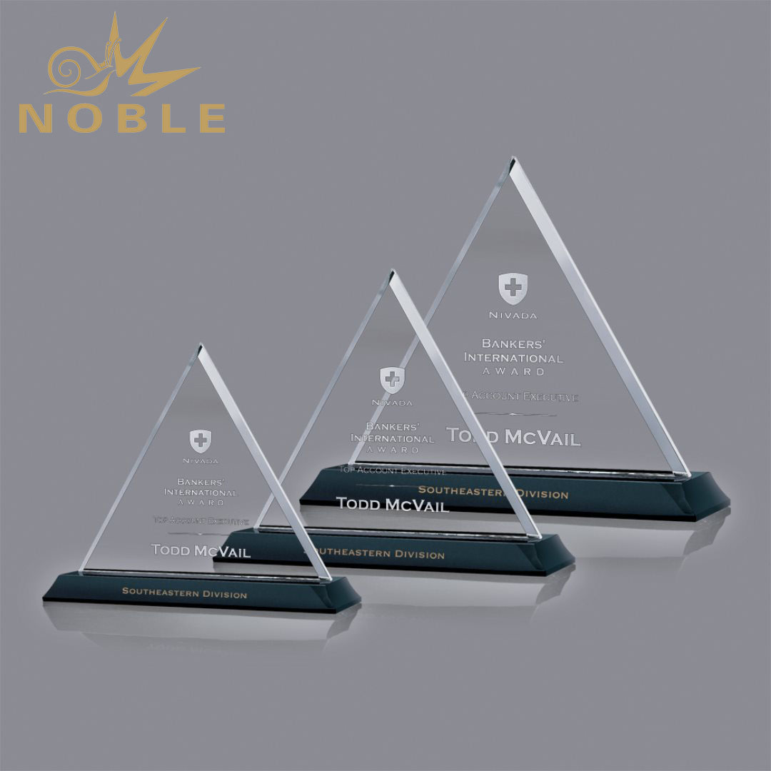 High Quality Beautiful Triangle Custom Crystal Plaque Award