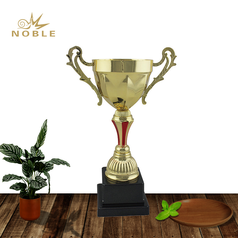 Popular Best Selling Metal Cups Karate Trophy for Champions