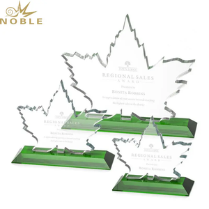 Custom Award New Design Crystal Maple Leaf on Green Base