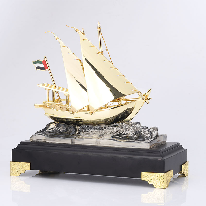 High Quality Customized Gold Metal UAE Ship Business Gift Custom Logo Achievement Trophy Awards Souvenir