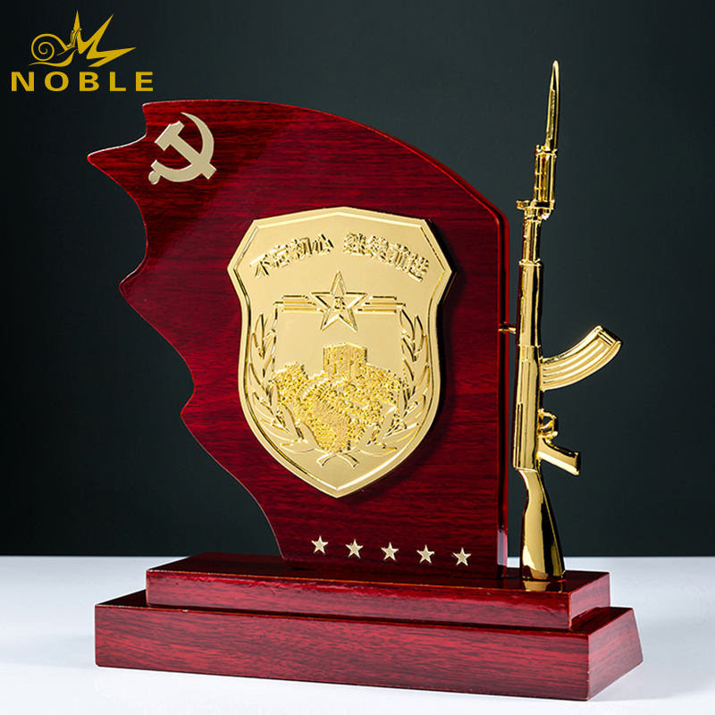  Manufacturer Wood Shield Plaque with Soft Enamel Metal 