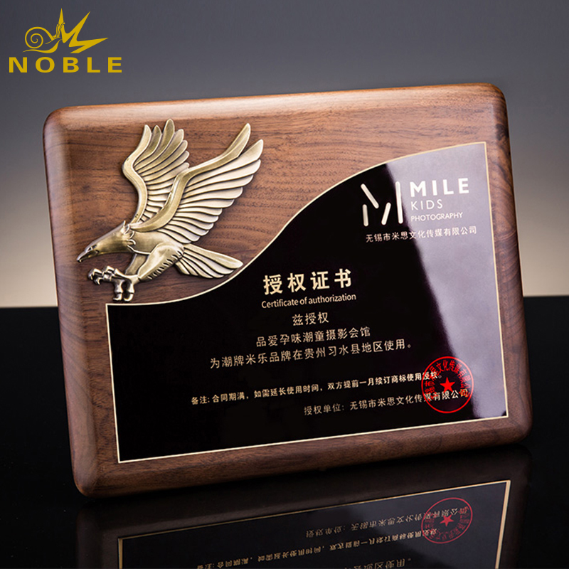 Custom New Design Solid Wooden Metal Eagle Wood Plaque Trophy for America