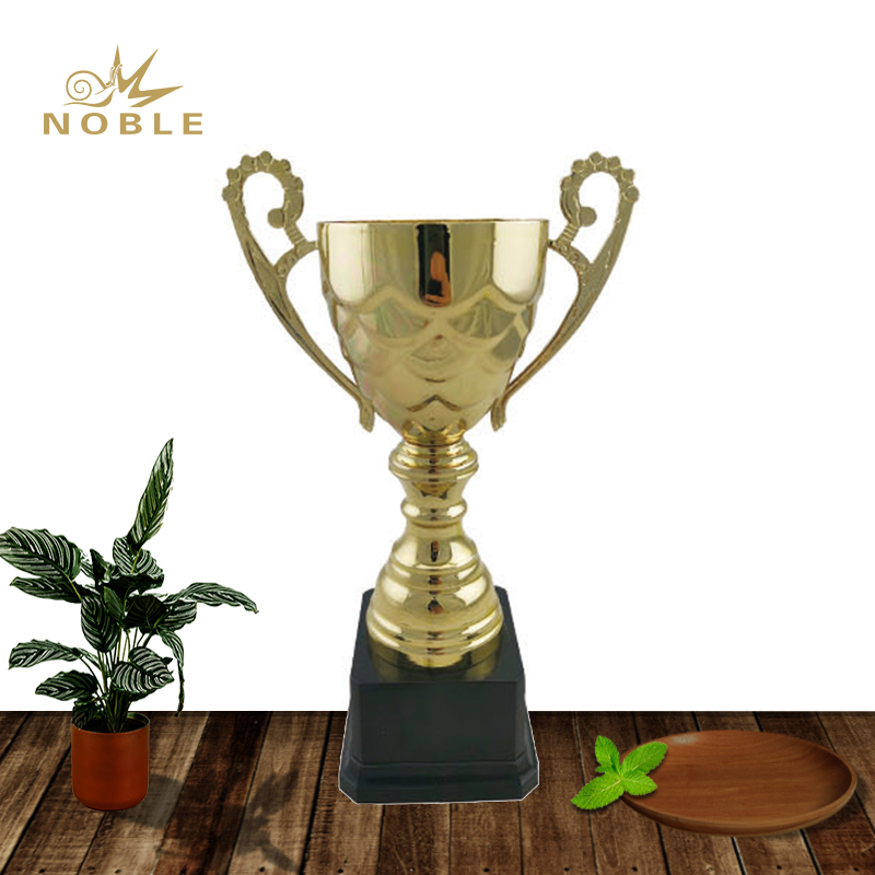 New Product Gold Metal Sports Champion Metal Cup Trophy