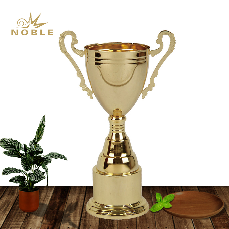 High Quality Finishing Four Sizes Custom Logo Metal Cup Trophy