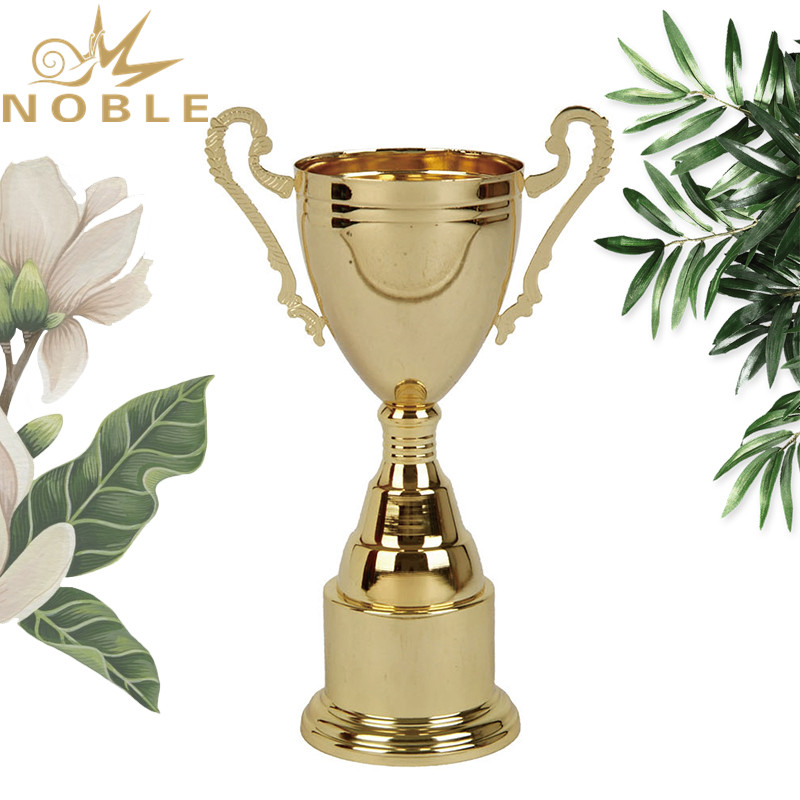 High Quality Finishing Four Sizes Custom Logo Metal Cup Trophy